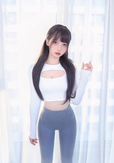 丰满双乳秘书被老板狂揉